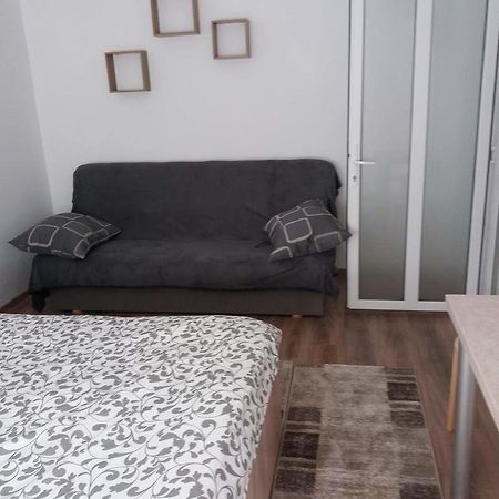 Garsoniera Maria Apartment Турда Екстериор снимка